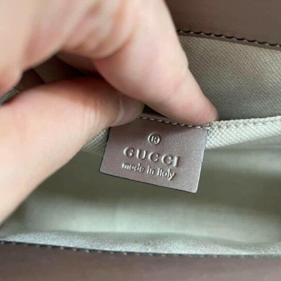 100% Authentic GUCCI Emily GG Patent Leather Shoulder Bag 370-101424 - Picture 14 of 16